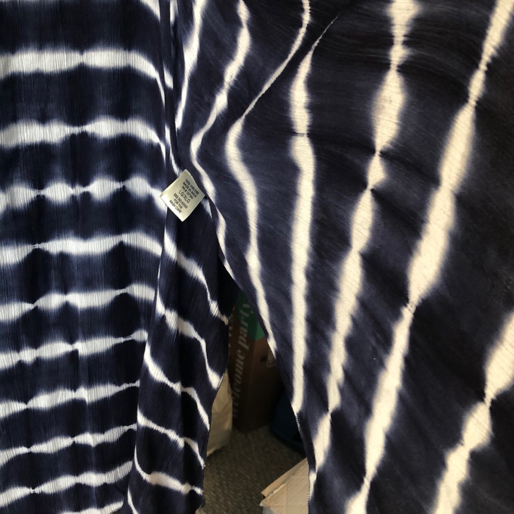 ☆SALE 5 for $25☆ Blue and white cardigan great with slacks/dress - Picture 4 of 6